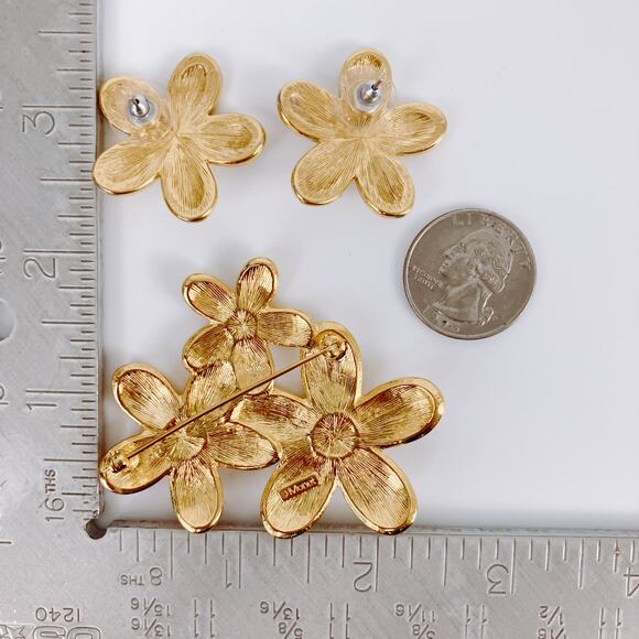 Signed Monet Mod Floral Brooch Earrings Set Gold Tone Enamel Vintage 1960s 1970s - Picture 10 of 12